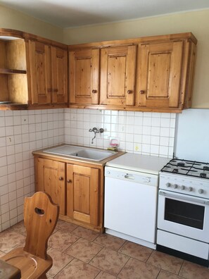 Réfrigérateur, micro-ondes, four