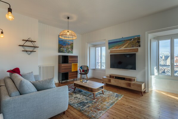 TV - IMPERIAL • Apartment in the center of Biarritz close to the beach (Biarritz)