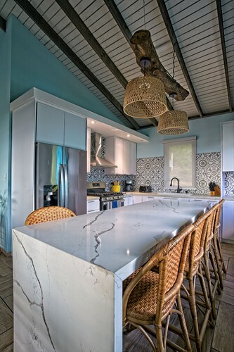 Cocoloba Deluxe 1- Beach front casita steps from the beach and Popular Beach Bar