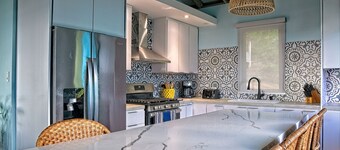 Cocoloba Deluxe 1- Beach front casita steps from the beach and Popular Beach Bar