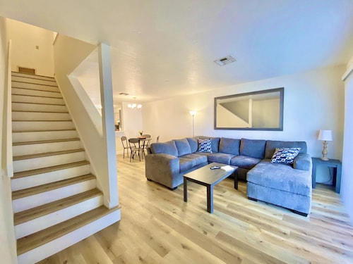 Large Modern Townhome 10 Miles to WEC and HItts, 1 Mile to Ocala Golf Club