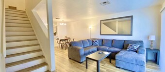 Large Modern Townhome 10 Miles to WEC and HItts, 1 Mile to Ocala Golf Club