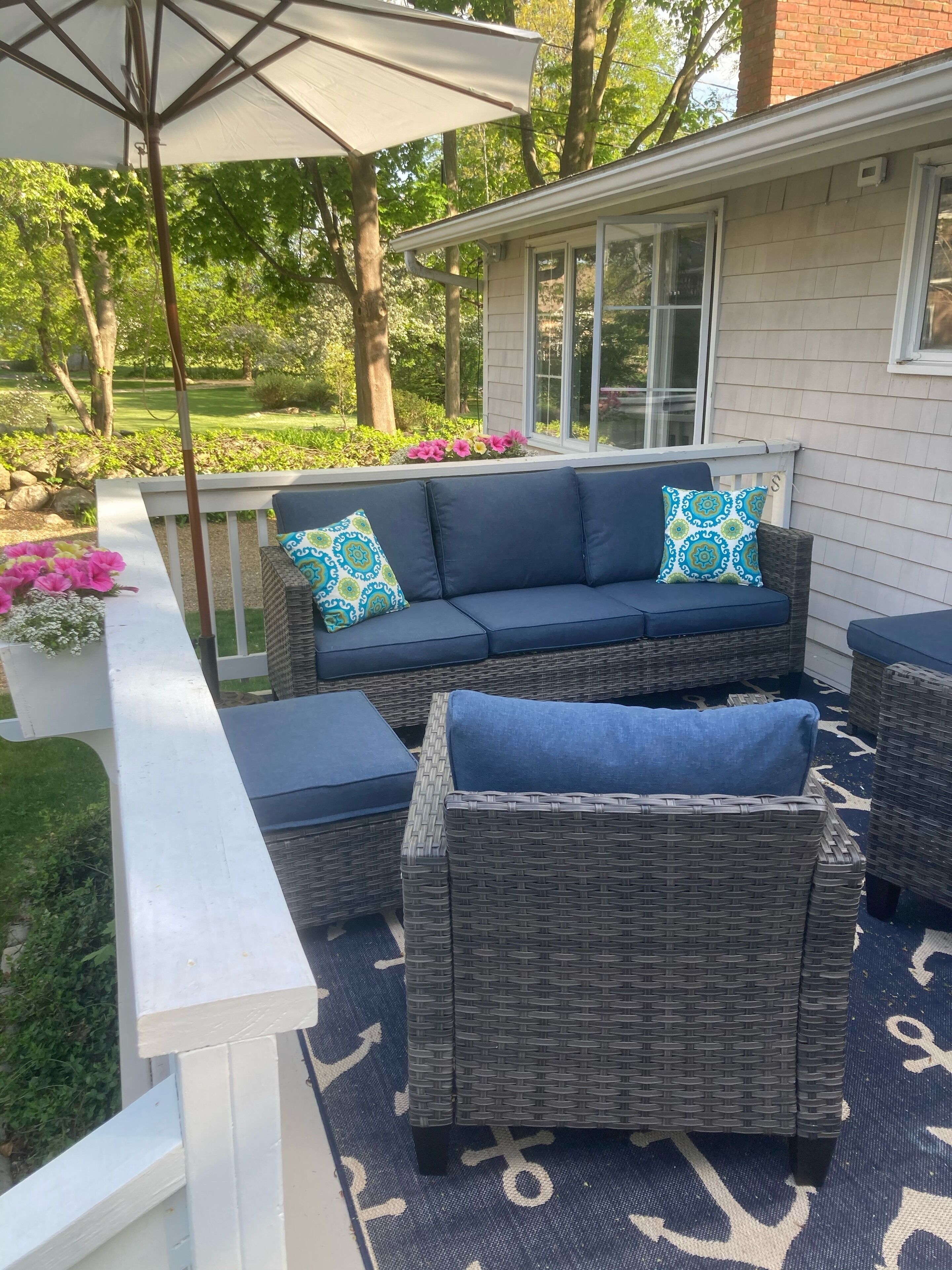 Newly renovated! Beautiful private cottage in quiet area near Old Garden Beach.