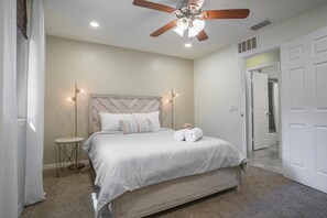 3 bedrooms, desk, iron/ironing board, free WiFi - BEACHY PARADISE close to Siesta Key! (Sarasota)