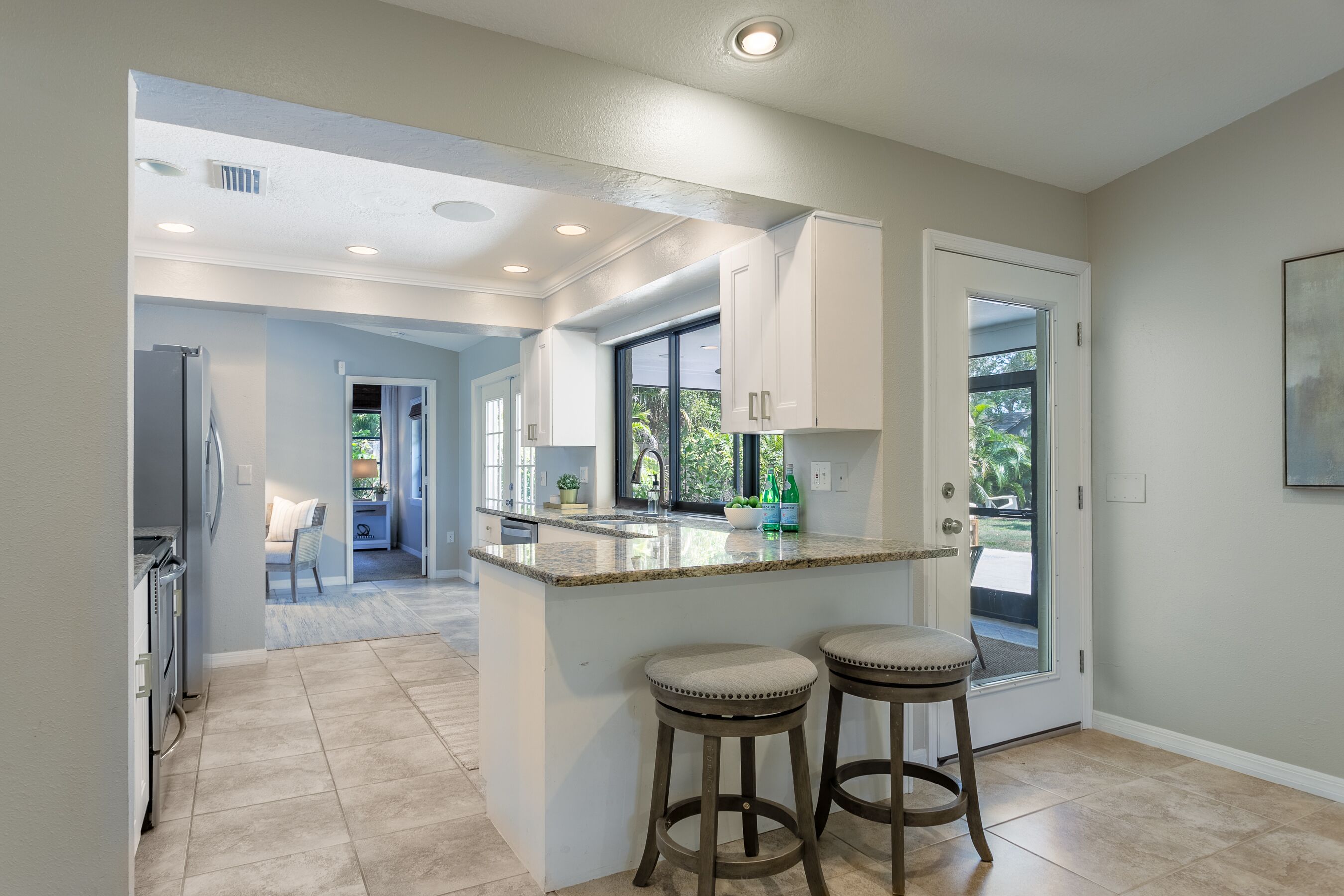 冰箱、微波炉、烤箱、炉灶