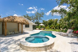 Outdoor pool, a heated pool - BEACHY PARADISE close to Siesta Key! (Sarasota)