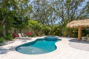 Piscina all'aperto, una piscina riscaldata