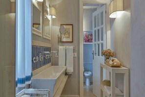 Bathtub, hair dryer, bidet, towels