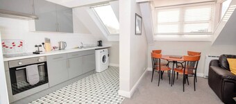 Top Floor - Sea & Castle Views & Parking Space!