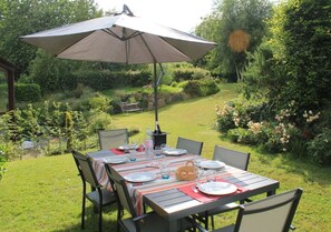 Outdoor dining - La Maitrie - Maison 3 étoiles avec jardin (Plouër-sur-Rance)