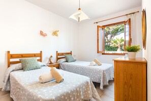 2 bedrooms, iron/ironing board, free WiFi, bed sheets - 2 bedroom house in Punta Grossa - Marinada (Es Mercadal)