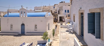 Kambos House