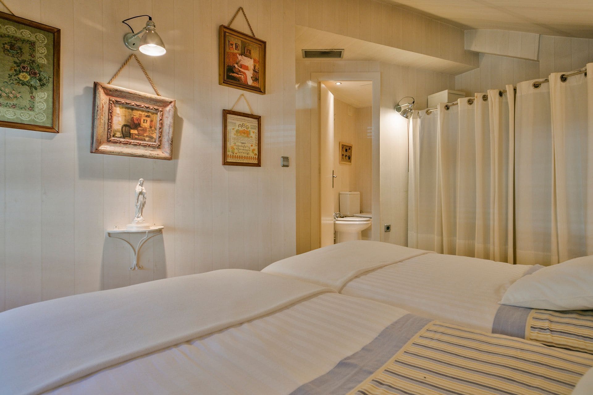 3 soverom, strykejern/-brett, reiseseng for barn og wi-fi