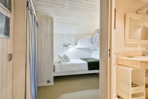 3 habitaciones, tabla de planchar con plancha, cuna de viaje y wifi
