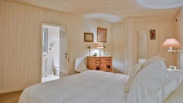 3 bedrooms, iron/ironing board, travel crib, WiFi