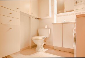 Sèche-cheveux, serviettes fournies