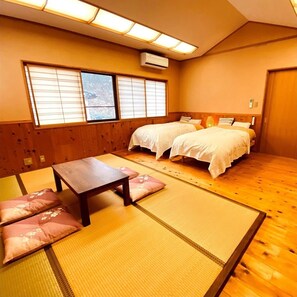 2 bedrooms, desk, free WiFi, bed sheets