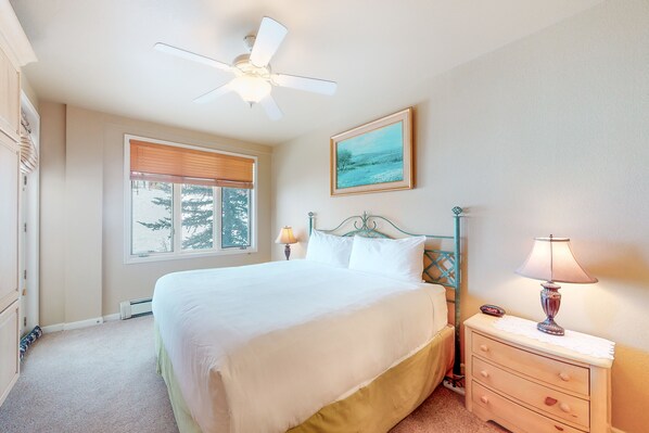 2 bedrooms, iron/ironing board, Internet, bed sheets