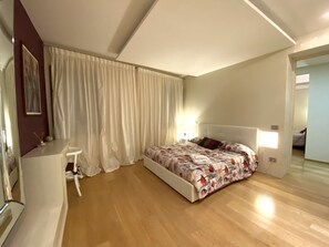 2 bedrooms, iron/ironing board, travel cot, WiFi
