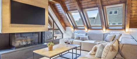 Smart TV y chimenea