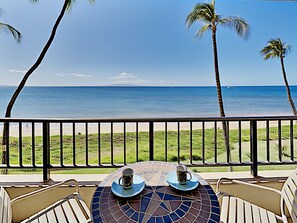 Outdoor dining - Where the Pacific Stretches Forever Kihei Remodeled Oceanfront Condo Pool (Kihei)