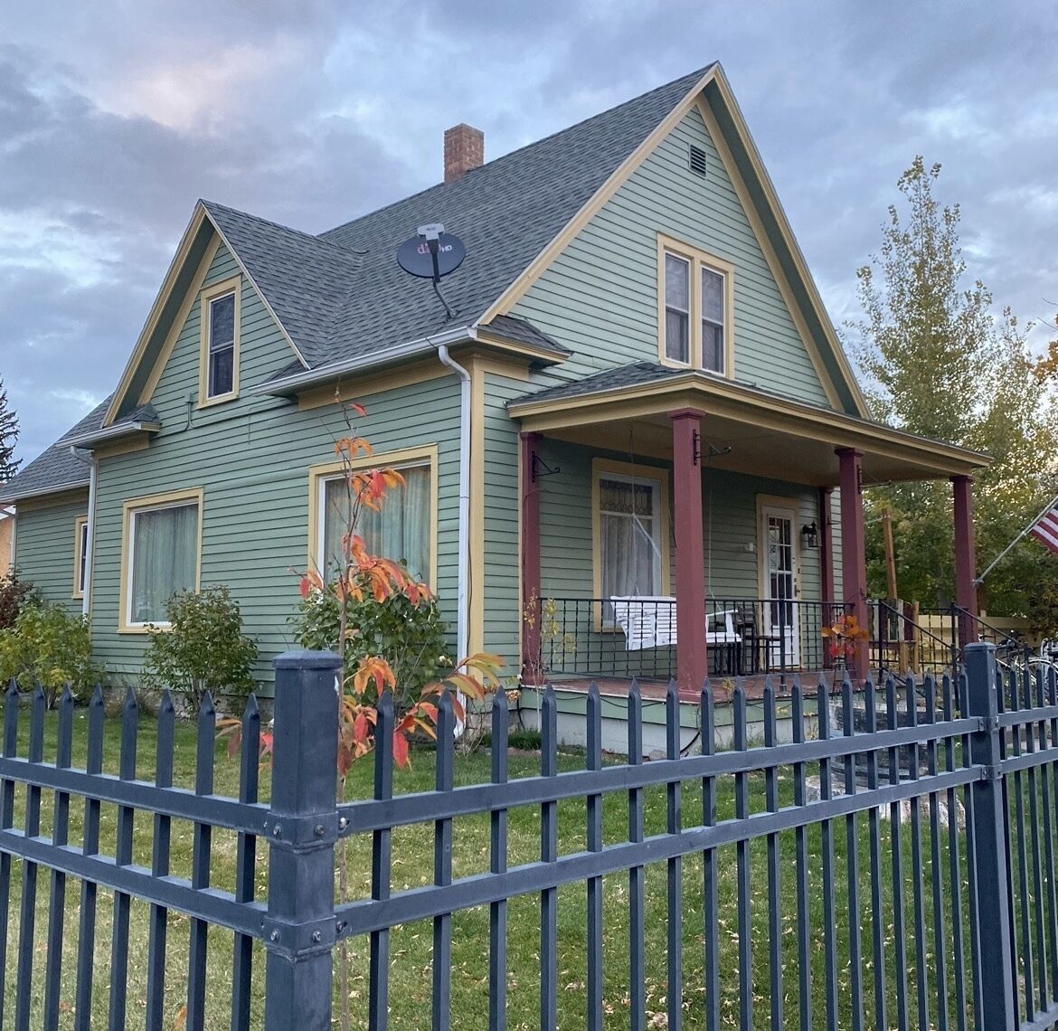 Cozy Livingston Charmer in Town: Sleeps 10 w/ HOT TUB!