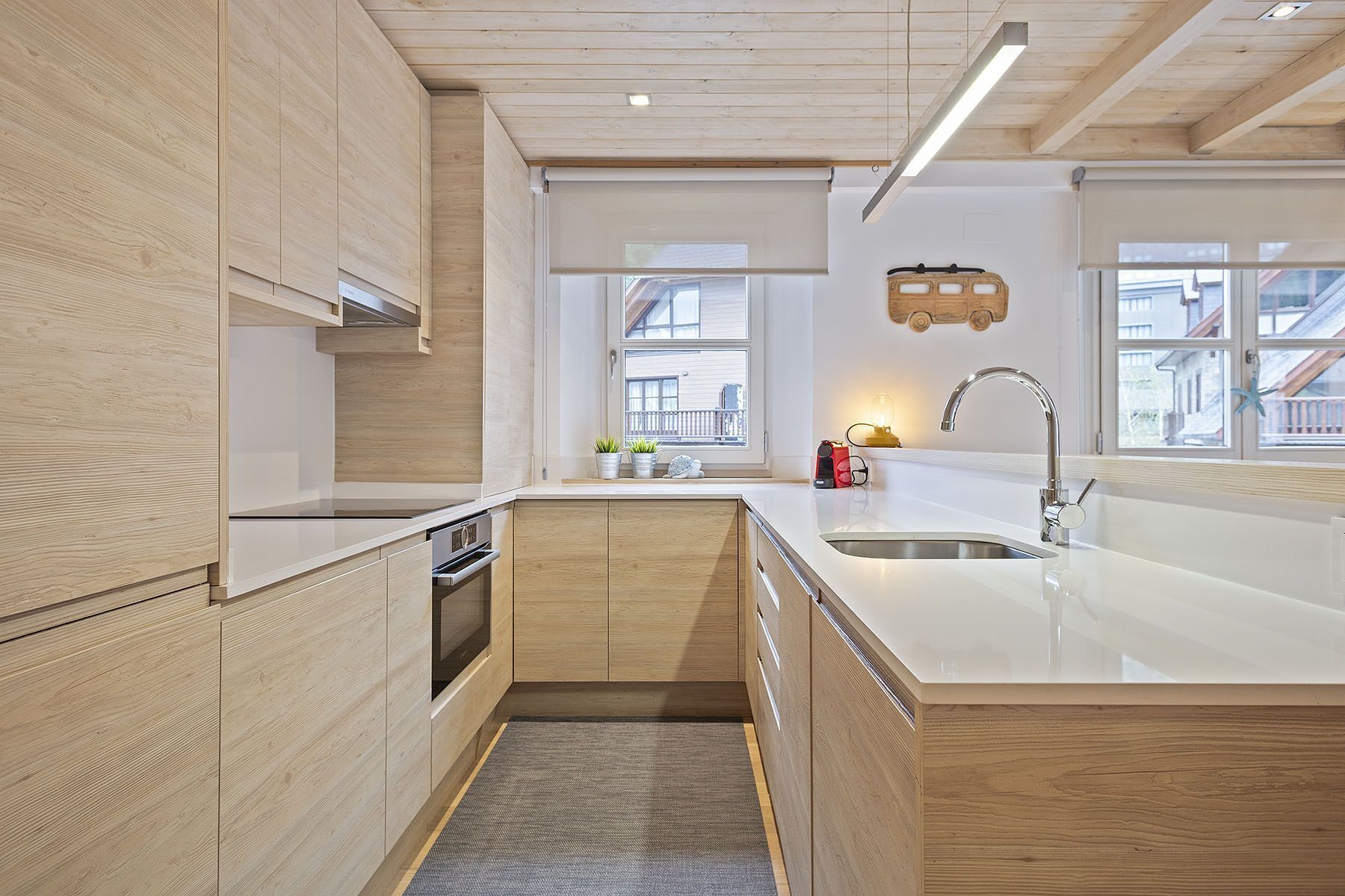 Refrigerador, lavavajillas, cafetera y tetera y tostadora 