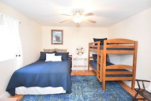 3 bedrooms, iron/ironing board, free WiFi, bed sheets