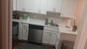 Private kitchen - Nice one bedroom apartment. (Alexandria)