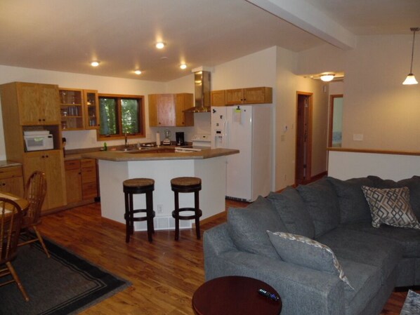 Televisión y chimenea 