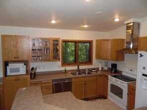 Refrigerador, microondas, parrilla de estufa y lavavajillas 