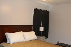 3 habitaciones, escritorio, tabla de planchar con plancha y wifi gratis