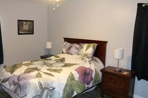 3 bedrooms, desk, iron/ironing board, free WiFi