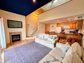 TV - Gorgeous Townhouse & Boathouse in Cozy Carnegie Bay (Alexandria Bay)