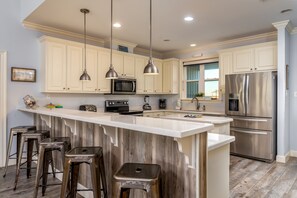 Fridge, microwave, oven, stovetop - Two Palms | Christmas availability. On the beach (Dauphin Island)