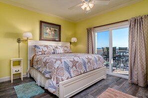 5 bedrooms, free WiFi, bed sheets