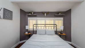 4 bedrooms, iron/ironing board, free WiFi, bed sheets