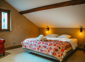 1 bedroom, iron/ironing board, travel crib, WiFi