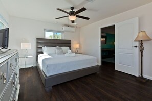 4 Schlafzimmer, Schreibtisch, Bügeleisen/Bügelbrett, Reisekinderbett