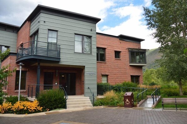 House (Aspen Obermeyer 102P) | Exterior