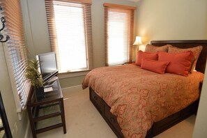 House (Aspen Obermeyer 102P)