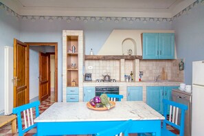 Kühlschrank, Ofen, Herdplatte, Geschirrspüler