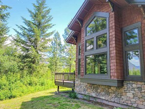 Property grounds - Aspen Grove - 4-Bedroom Home in Mazama (Winthrop)