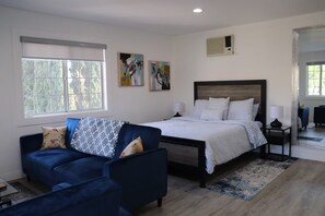 1 bedroom, iron/ironing board, free WiFi, bed sheets - A Luxurious Studio Retreat Awaits You (Los Angeles)