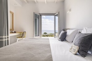 4 bedrooms, in-room safe, iron/ironing board, WiFi