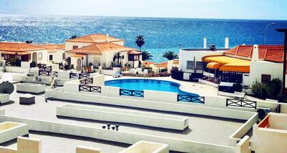 Luxurious apartment with fantastic ocean view, directly on the beach