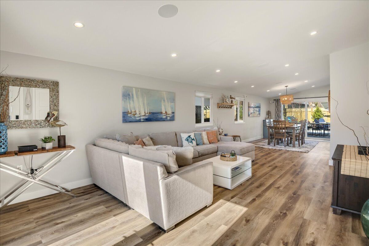 Natural Bridges\/West Cliff Drive+EV Remodel, Santa Cruz, CA Vacation Rental