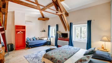 Comfort háromágyas szoba, kilátással a parkra (Chambre des platanes) | 2 hálószoba