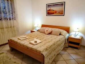 1 chambre, fer et planche à repasser, Wi-Fi gratuit, draps fournis