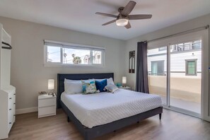 4 bedrooms, iron/ironing board, WiFi, bed sheets